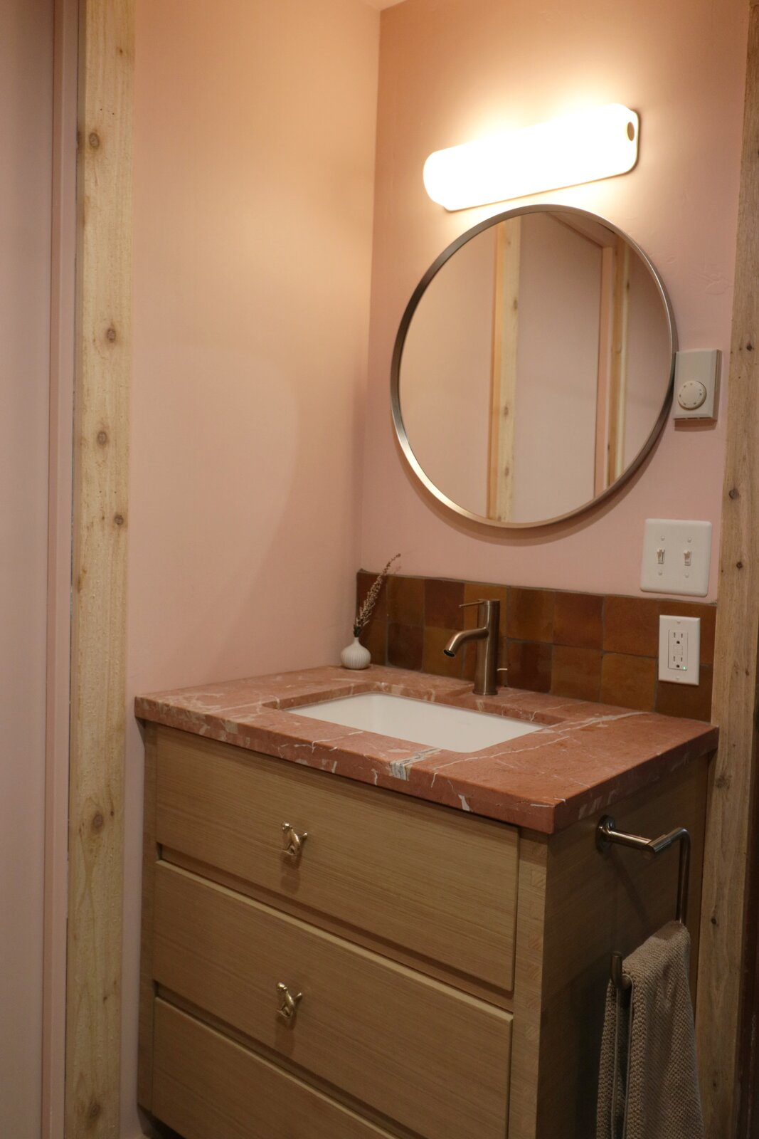 Kids bathroom vanity